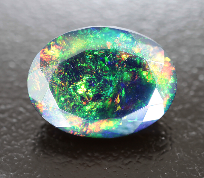 Ограненный черный опал 3,01 карата