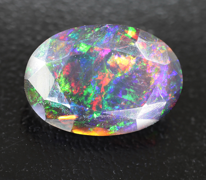 Ограненный черный опал 4,34 карата