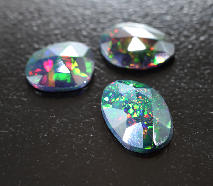 Набор из 3 ограненных черных опалов 1,32 карата