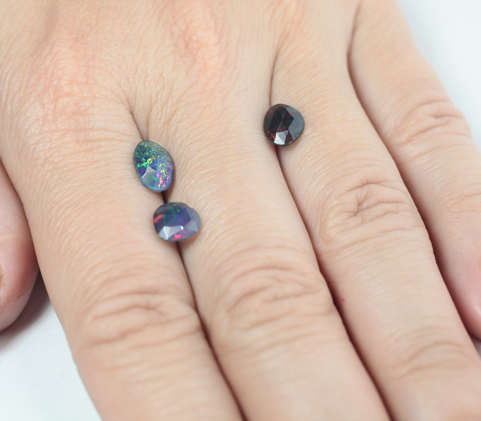 Набор из 3 ограненных черных опалов 1,32 карата