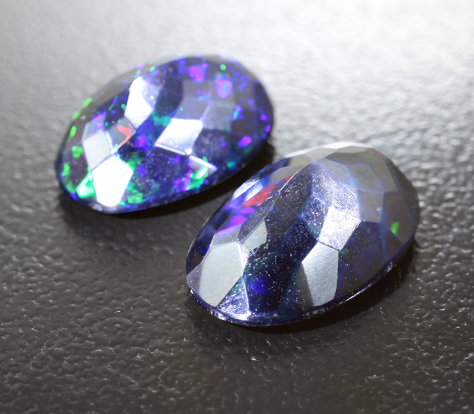 Пара ограненных черных опалов 5,84 карата