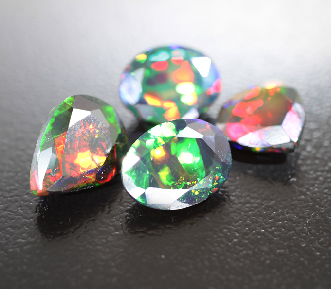 Набор из 4 ограненных черных опалов 5,17 карата