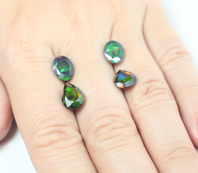 Набор из 4 ограненных черных опалов 5,17 карата