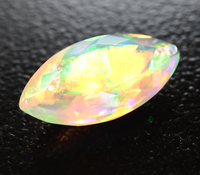 Ограненный эфиопский опал 1,24 карата