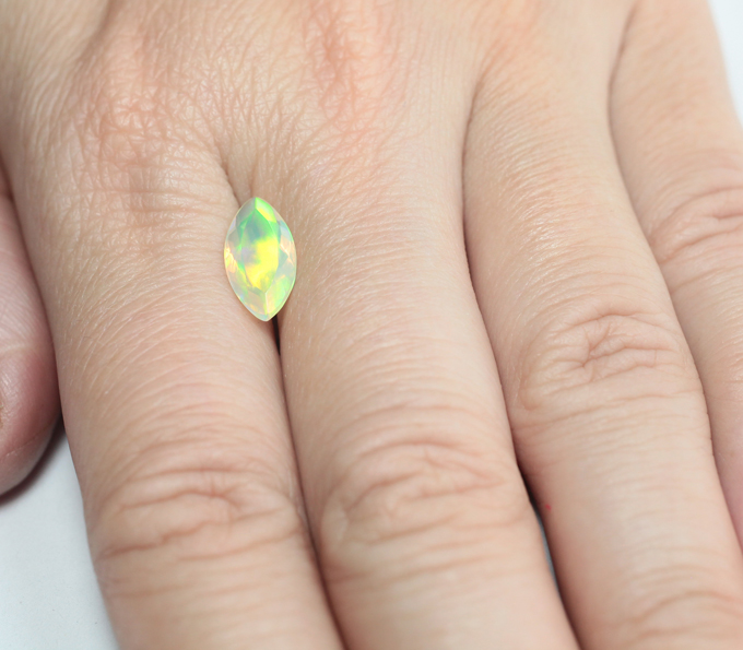 Ограненный эфиопский опал 1,24 карата