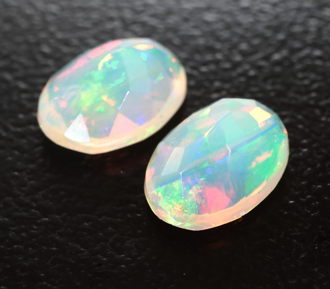 Пара ограненных эфиопских опалов 1,58 карата