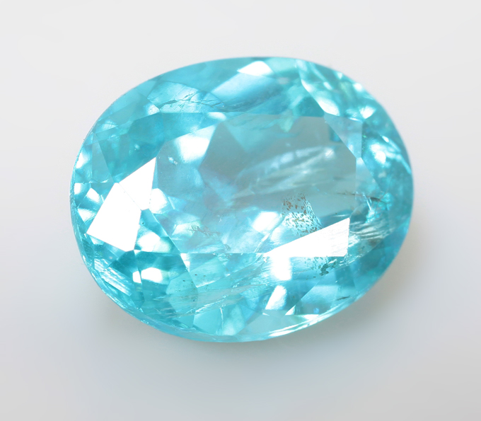 «Неоновый» апатит 2,24 карата