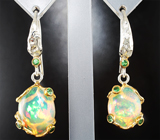 Серьги с кристалличевскими эфиопскими опалами 8,16 карата и цаворитами