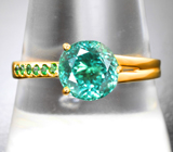 Золотое кольцо с ярким «неоновым» апатитом 2,15 карата и цаворитами