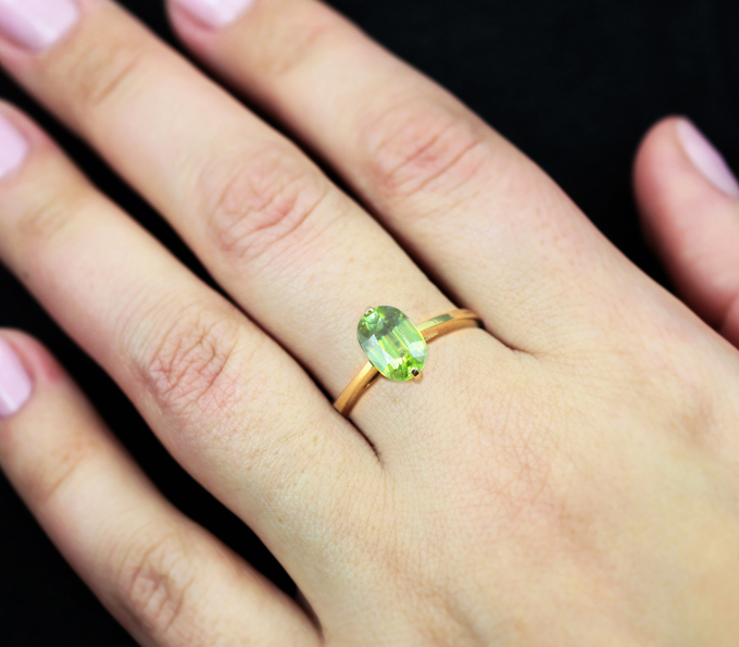 Золотое кольцо с ярким сверкающим зеленым сфеном 1,16 карата