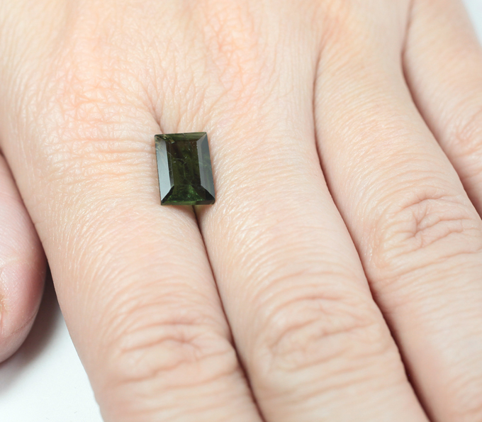 Зеленый турмалин 2,84 карата