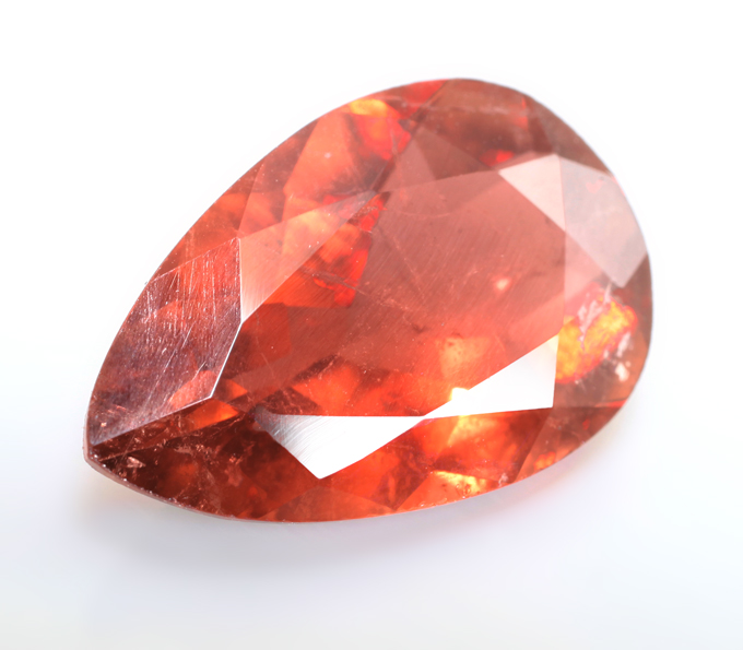 Крупный красно-оранжевый турмалин 6,17 карата