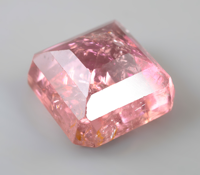 Крупный розовый турмалин 6,52 карата