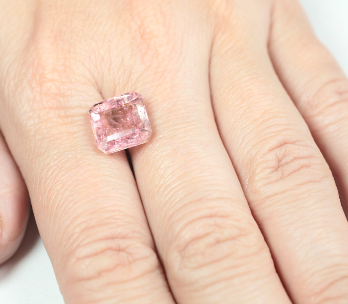 Крупный розовый турмалин 6,52 карата