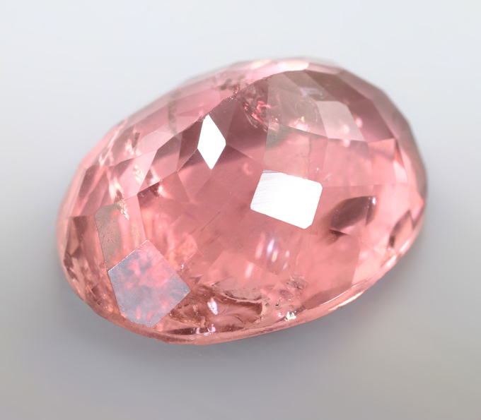 Крупный розовый турмалин 7,08 карата