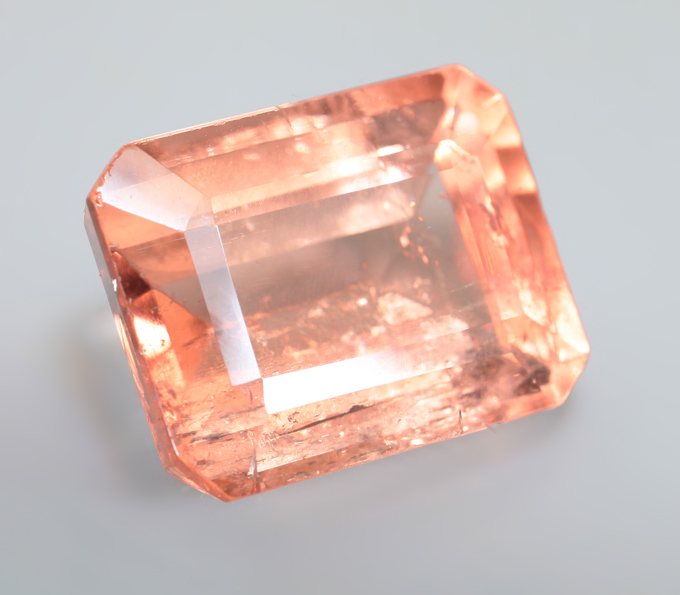 Крупный оранжевый турмалин 9,72 карата