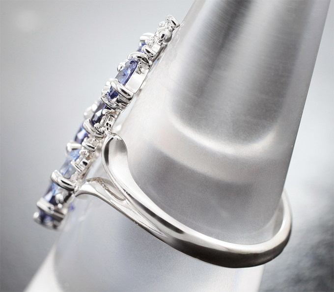 Кольцо с бенитоитами 1,94 карата и бриллиантами