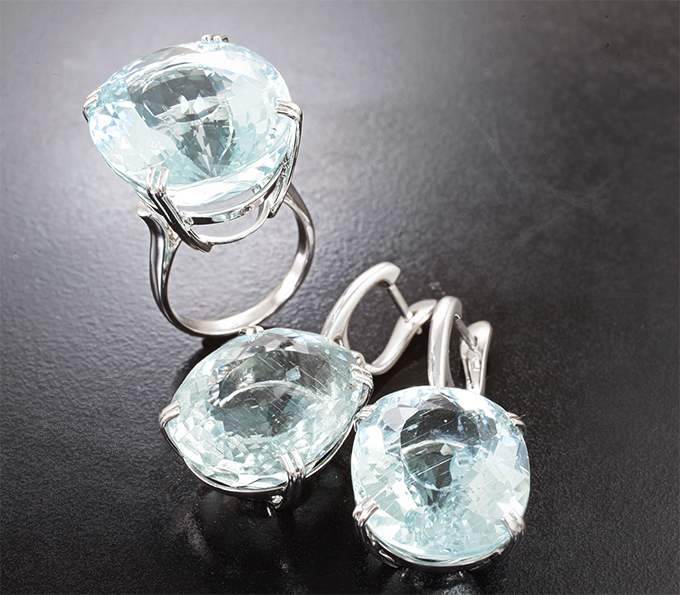 Комплект с аквамаринами 78,47 карата