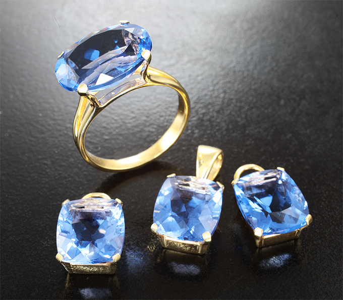 Комплект с флюоритами со сменой цвета 27,99 карата