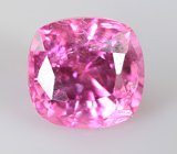 "Неоновая" пурпурно-розовая шпинель 0,62 карата