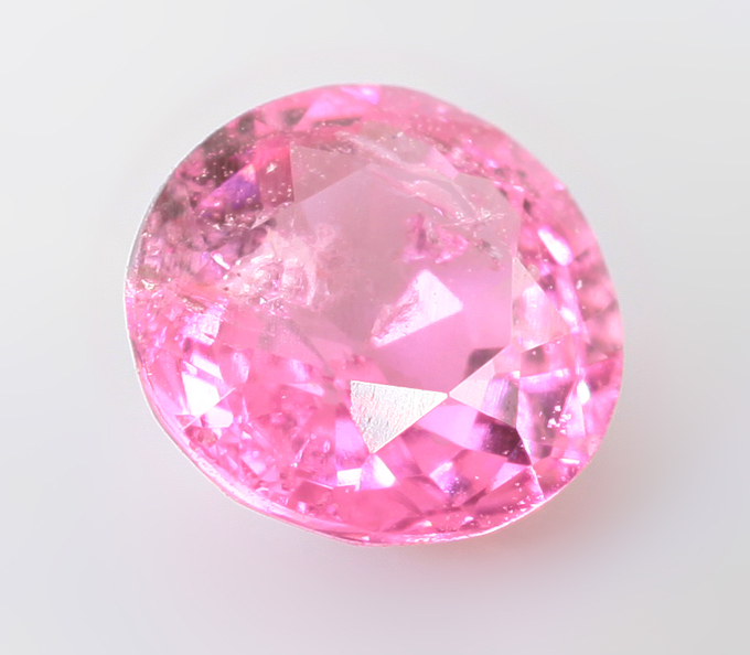 Пурпурно-розовая "неоновая" шпинель 0,34 карата