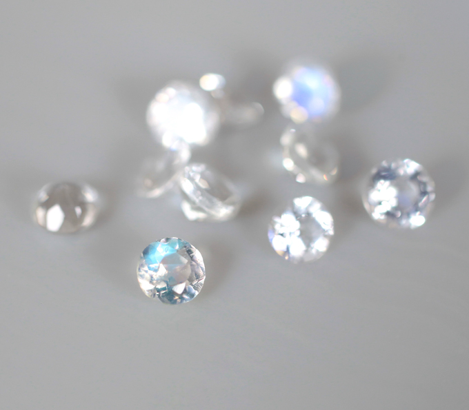 Набор из 10 ограненных лунных камней 0,33 карата