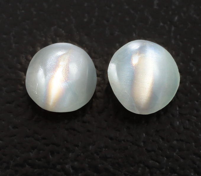 Пара хризобериллов с эффектом кошачьего глаза 1,09 карата