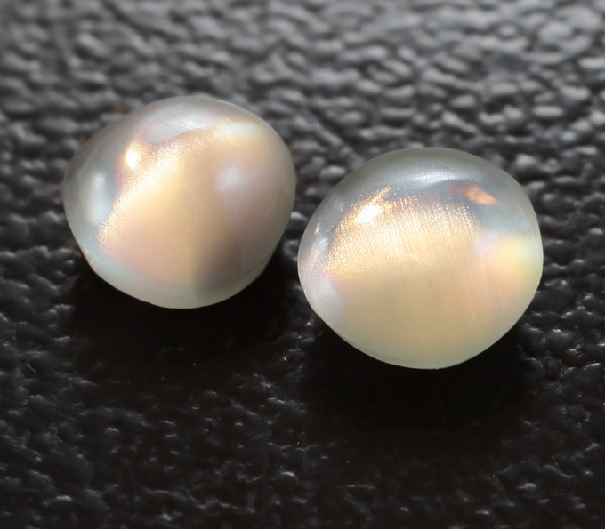 Пара хризобериллов с эффектом кошачьего глаза 1,09 карата