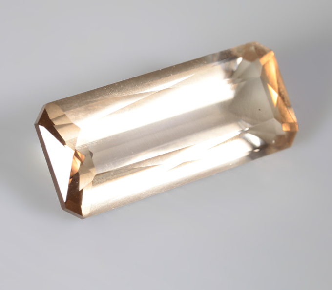 Крупный скаполит 6,45 карата