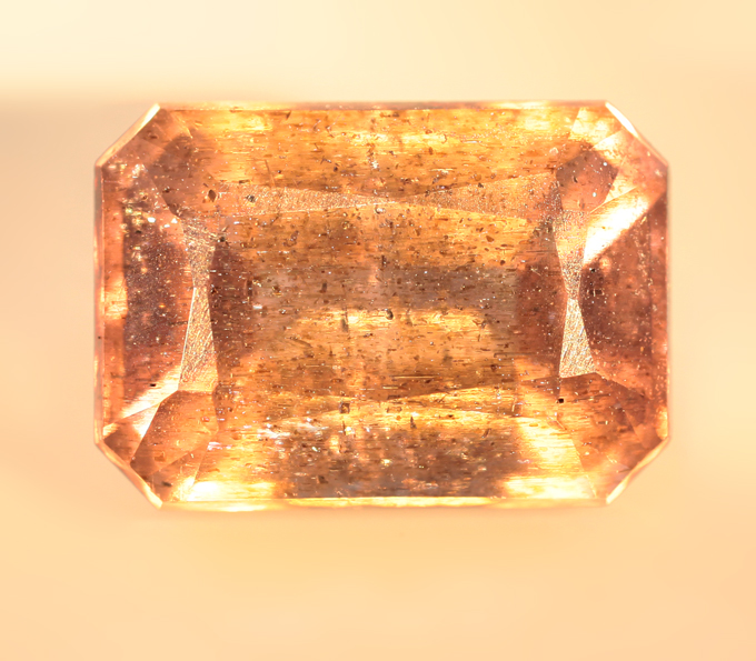 Редкий пурпурный скаполит 2,27 карата