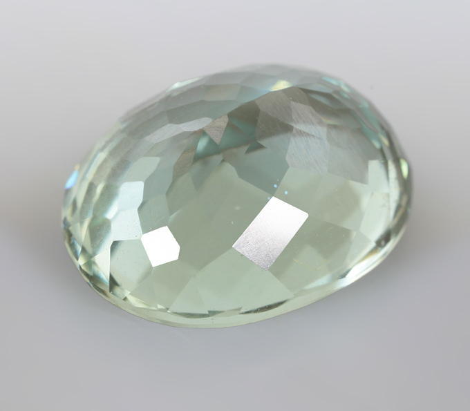 Чистейший апатит оттенка морской волны 3,85 карата