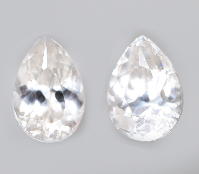 Пара чистейших бесцветных цирконов 3,58 карата