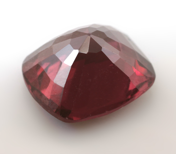 Рубиновая шпинель высокой чистоты 1,79 карата