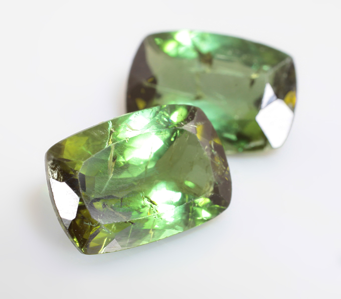 Пара зеленых апатитов 5,81 карата