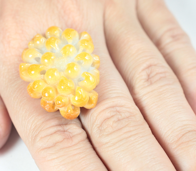 Крупный резной желтый нефрит 67,55 карата