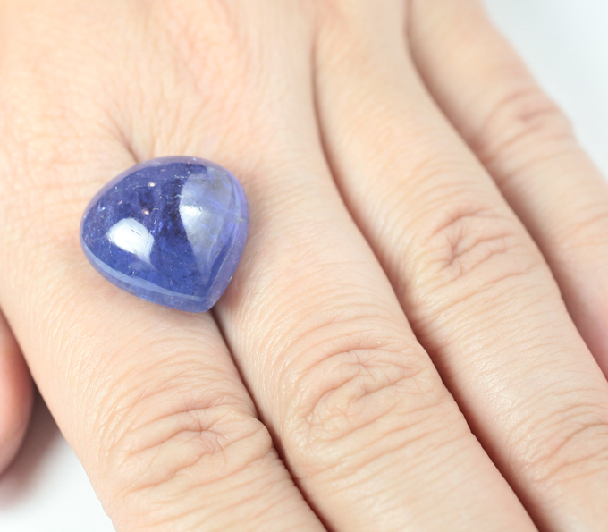 Насыщенный крупный танзанит 26,83 карата