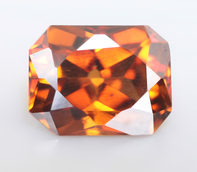 Чистейший оранжевато-желтый циркон 1,84 карата