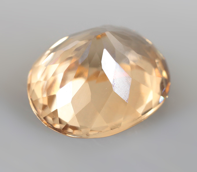 Чистейший циркон "шампань" 1,89 карата