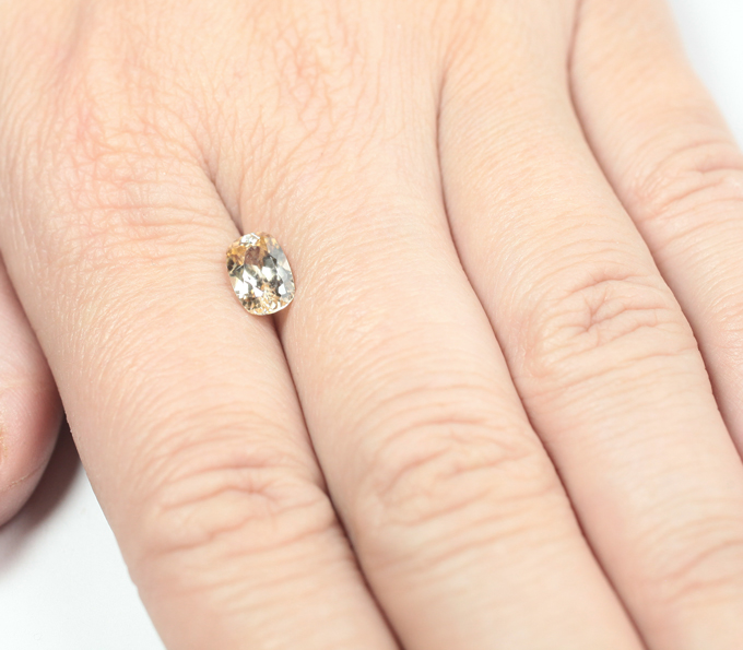 Чистейший циркон "шампань" 2,15 карата