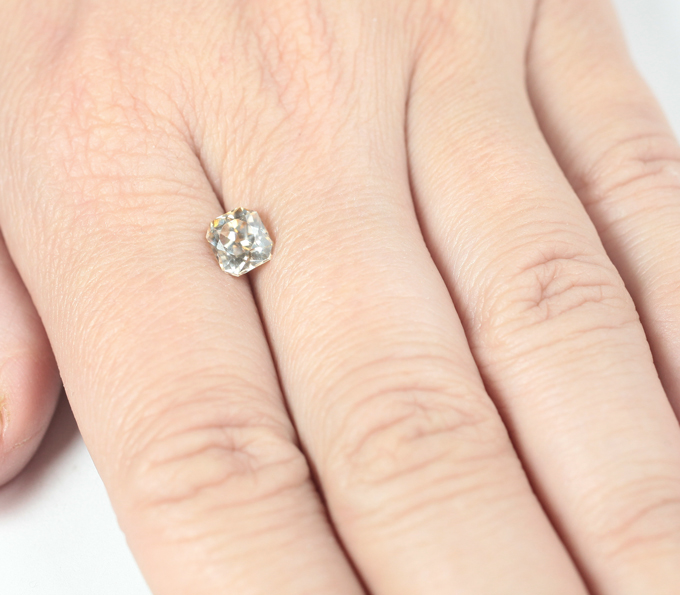 Циркон "шампань" 2,06 карата