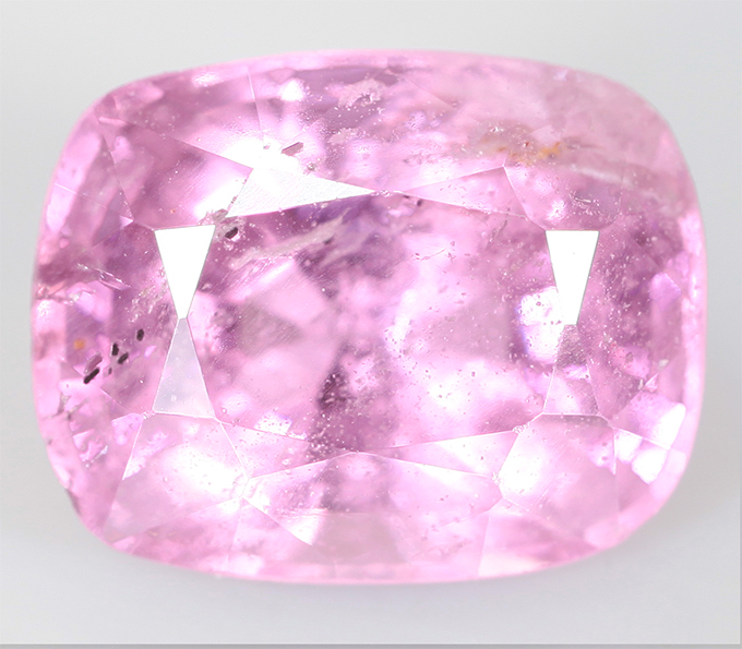 "Неоновая" розовато-пурпурная шпинель 1,92 карата