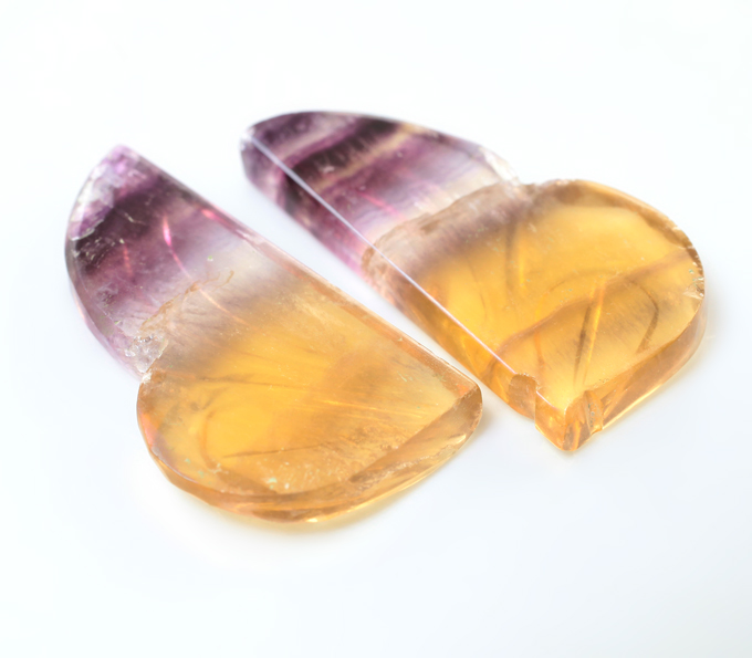 Крупная пара резных полихромных флюоритов 59,96 карата