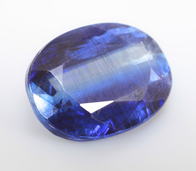 Крупный кианит 4,14 карата