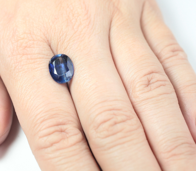 Крупный кианит 4,14 карата