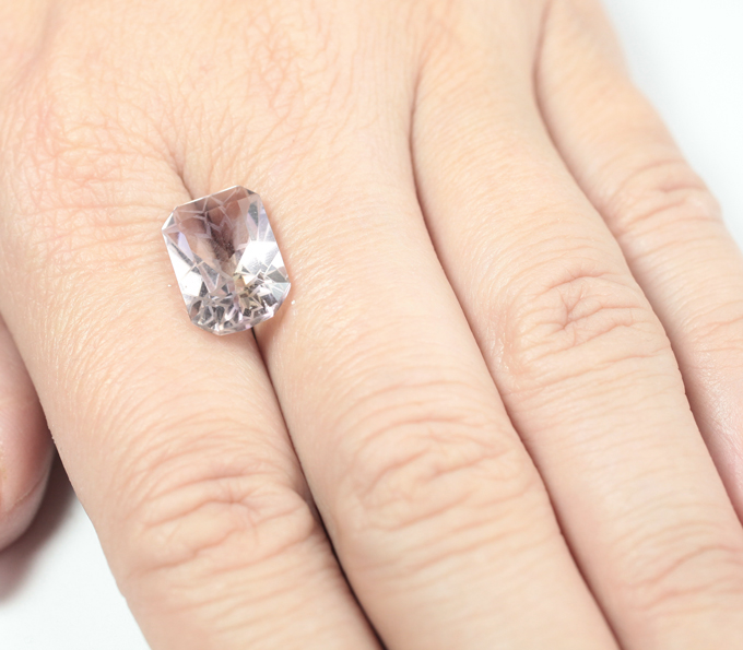 Аметрин авторской огранки 6,12 карата