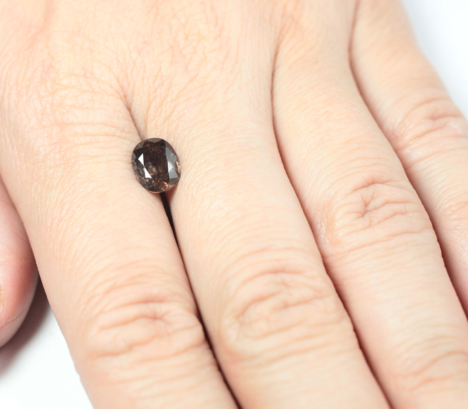 Гранат со сменой цвета 2,33 карата