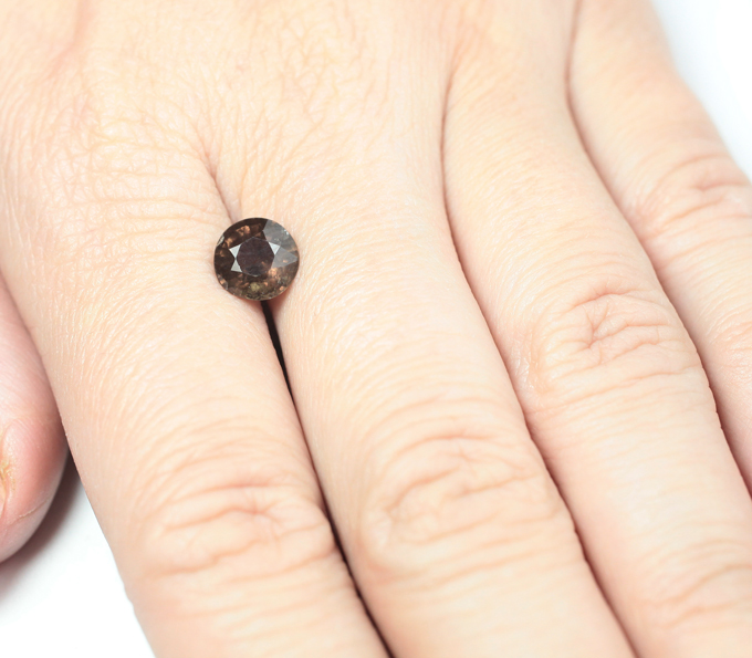 Гранат со сменой цвета 2,1 карата