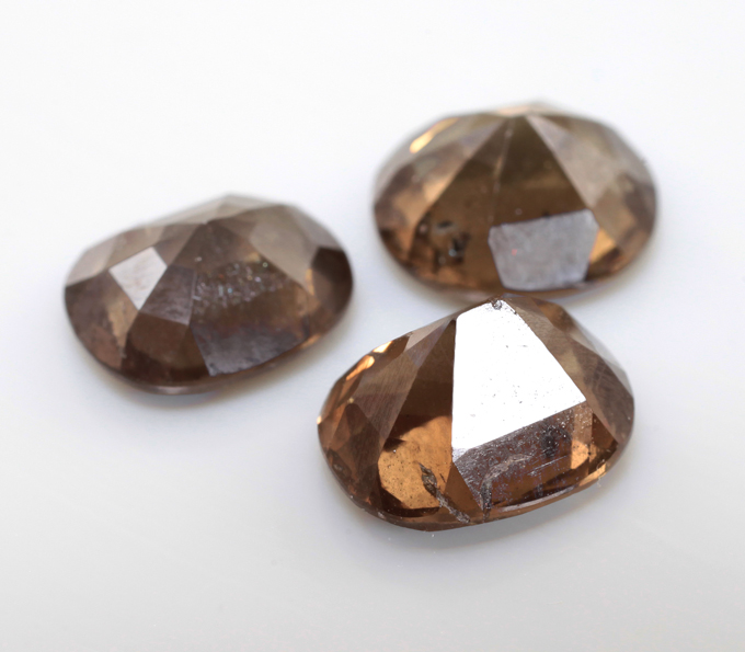 Крупный набор из 3 гранатов со сменой цвета 7,41 карата