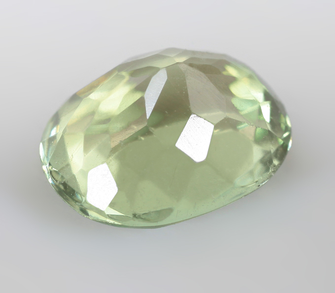 Зеленый апатит 1,64 карата