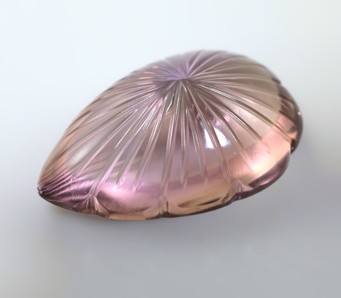 Чистейший крупный резной аметрин 23,62 карата